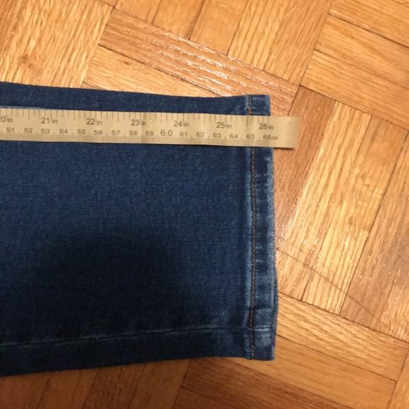 NEW RW&CO High-Rise / High Waisted Blue Mom Jeans. - Picture 9 of 9